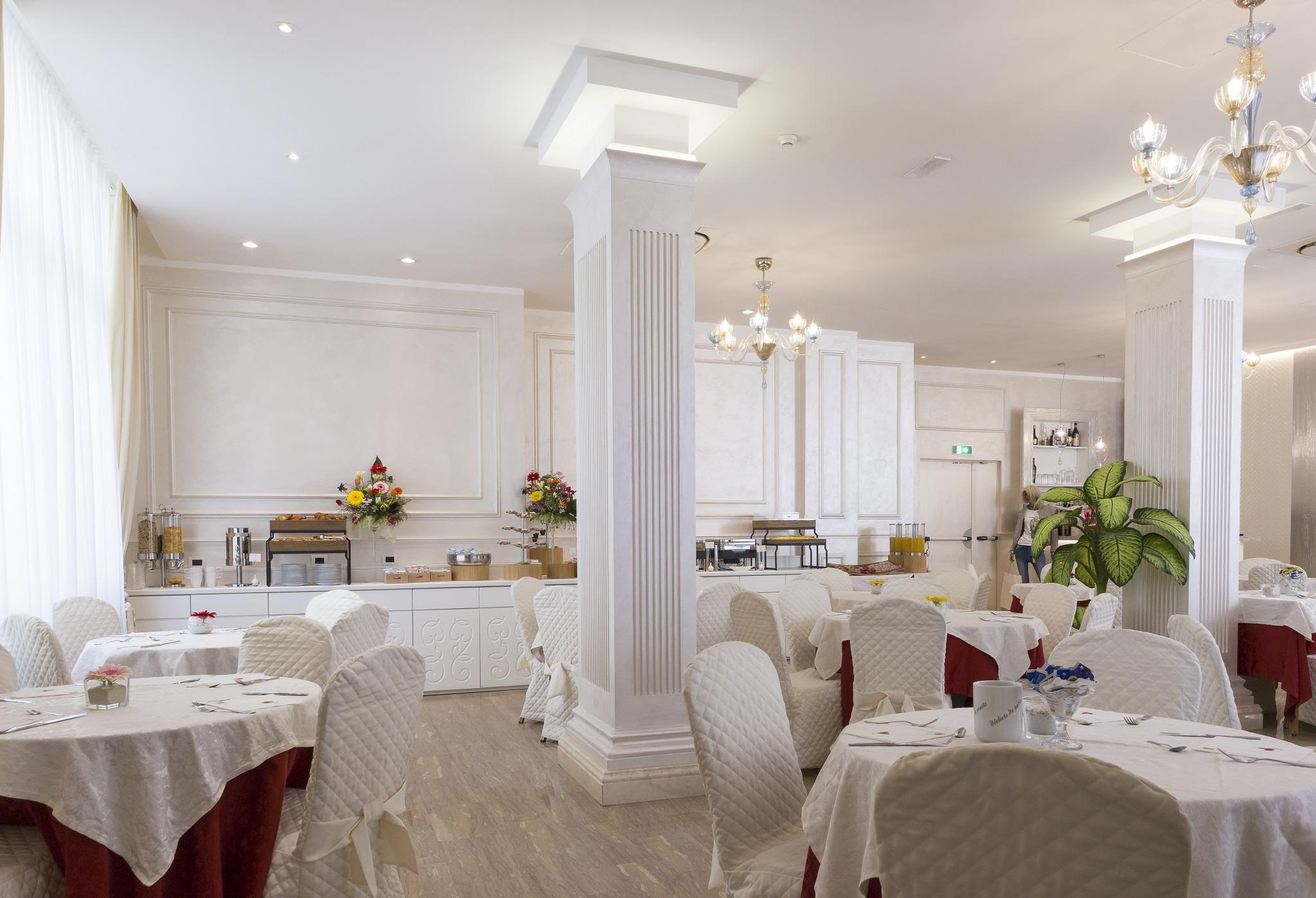 HOTEL VIENNA OSTENDA E RISTORANTE IL DANUBIO РИМИНИ 4* (Италия) - от 6942  RUB | NOCHI